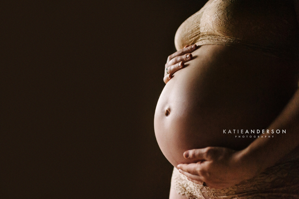 STUNNING BATHTUB MATERNITY PORTRAITS SALEM, PORTLAND, LAKE OSWEGO